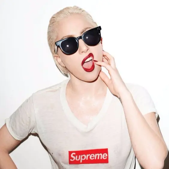 LV 集團要用 5 億收購！Supreme 如何靠著 LOGO Tee 成為全球最夯的街頭品牌