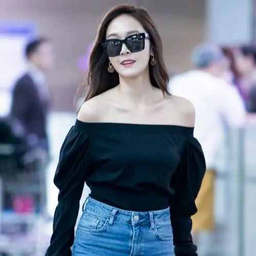 到哪都是底片殺手！盤點「Jessica 機場穿搭」4 項必備單品　讓你離女神更近一步！
