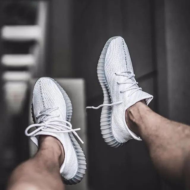 鞋頭好難當！YEEZY、KAWS 都將在 4 月推出重量級鞋款