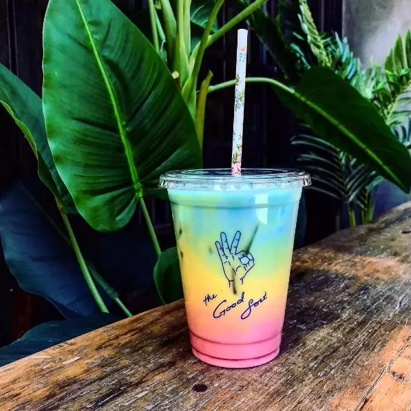 超夯彩虹拿鐵，要不要來一杯？