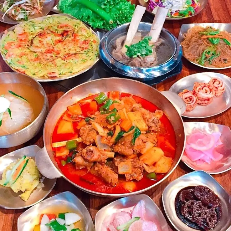 信義區韓式燒肉戰開打！Meat Love超厚切燒肉「美麗與美味兼具」？ 無限量供應小菜選到手軟、超多口味韓式煎餅、超夯韓飲搶先喝
