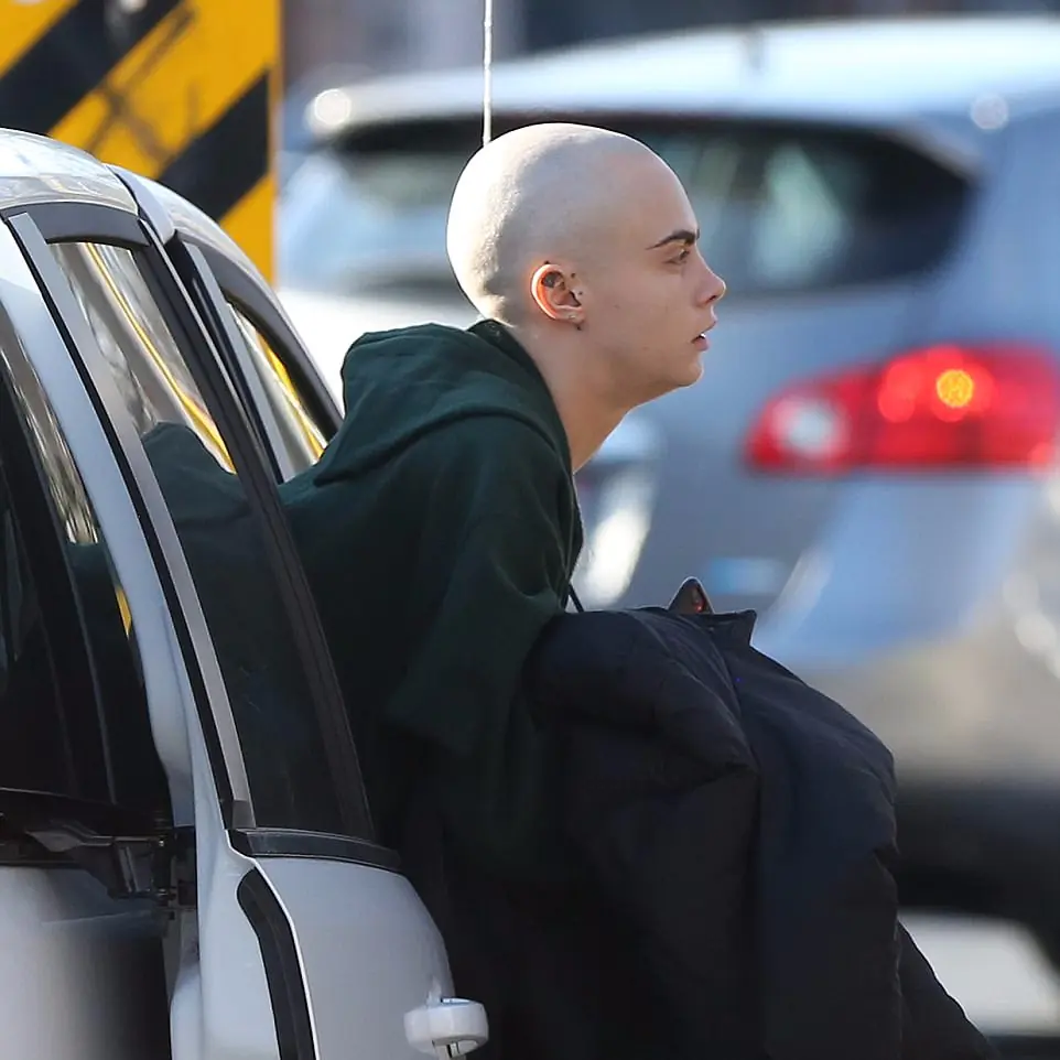 英國超模 Cara Delevingne 將頭髮全剃光　「大光頭」造型首度曝光！