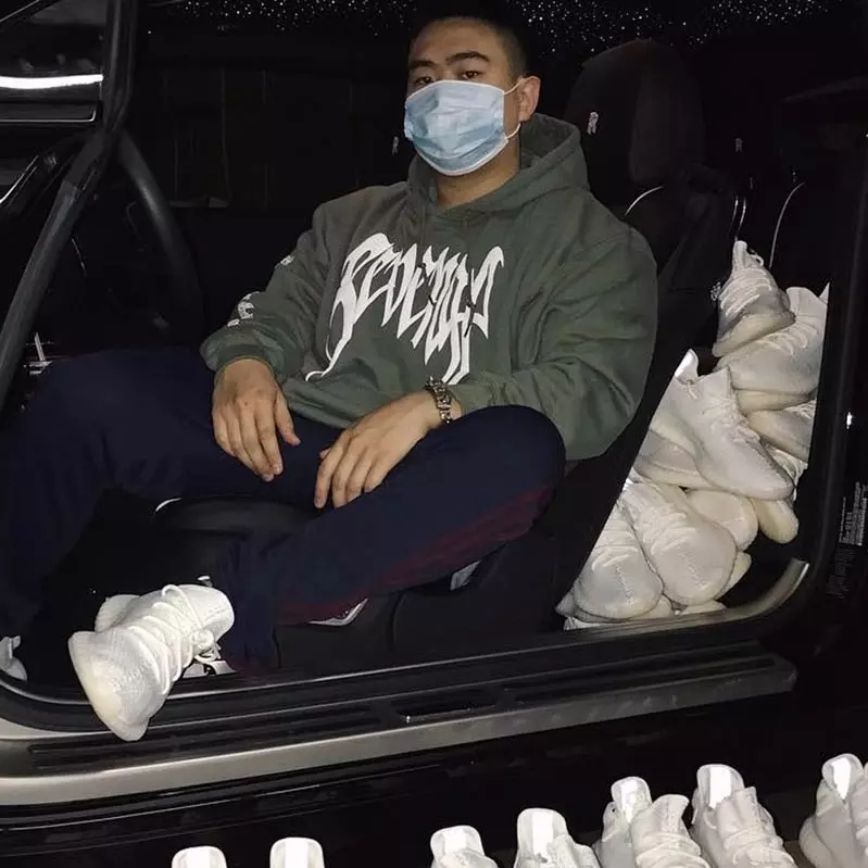 華人鞋販又搶先曬鞋　YEEZY BOOST 350 V2「Cream White」塞滿整車！