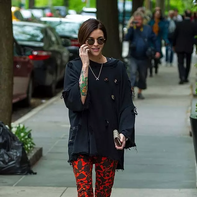 好搭又霸氣！這款馬汀靴現在最流行　Ruby Rose、吉吉哈蒂德都愛穿！
