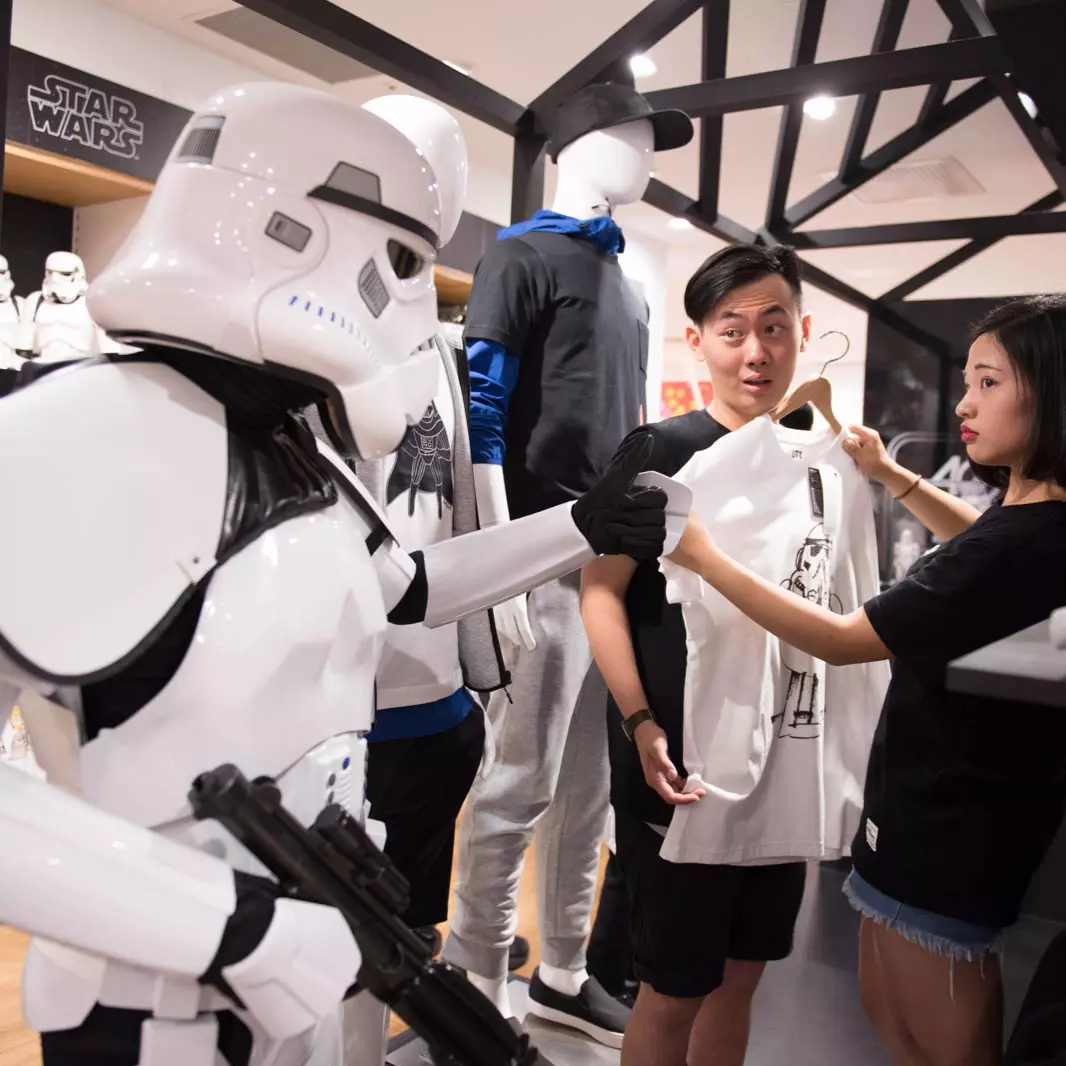 STAR WARS 星際大戰40周年 UNIQLO攜手當代藝術家 重新演繹星際大戰 打造個性UT  