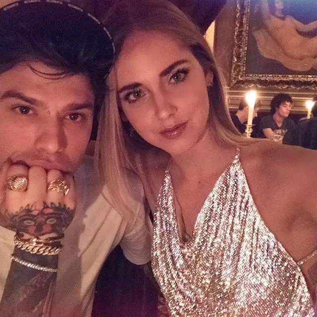 在迎接 30 歲的同時，Rapper 男友演唱會上當眾求婚！時尚博客 Chiara Ferragni 要結婚了！