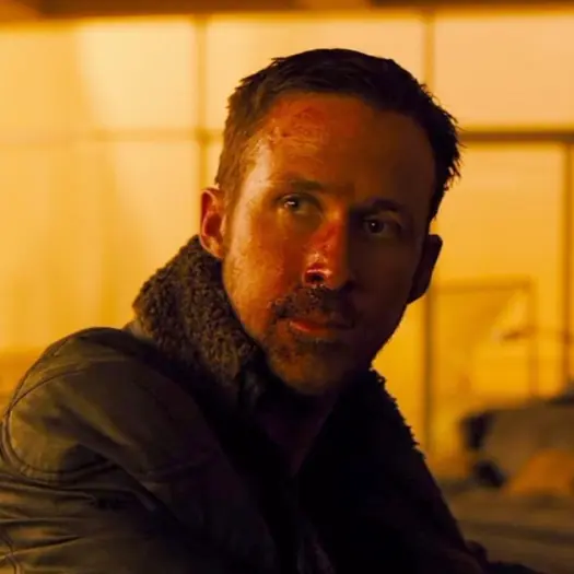 重啟 35 年傑作！《銀翼殺手2049》完整版預告曝光　「小丑」竟成複製人邪惡主謀？