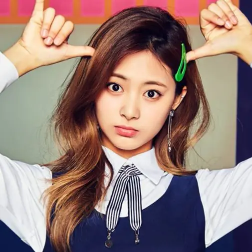 TWICE 新專輯《SIGNAL》即將推出　團員形象照大走超能力風！