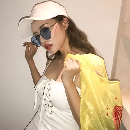 三角形遮奶 out ！今夏必敗「 2 大美炸泳裝重點」你換泳裝了沒？