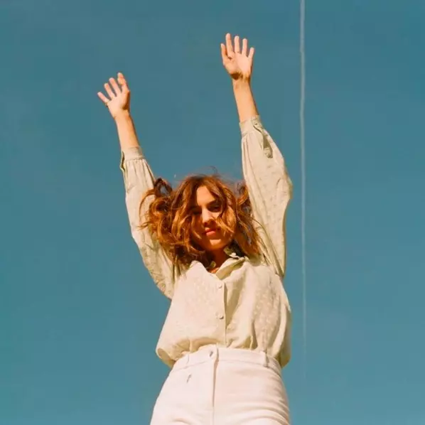 It Girl 始祖 Alexa Chung 推出新時裝品牌，相信一推出將被買光了！