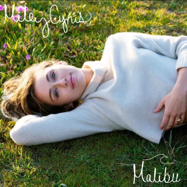 麥莉希拉新歌〈 Malibu 〉完全獻給未婚夫！新歌照片還請連恩親自拍攝，「愛的視角」根本甜爆