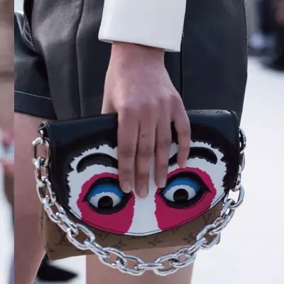 歌舞伎面具也能喚醒物慾？Louis Vuitton 2018 早春手袋，完美地向日本時裝大師山本寬齋致敬！