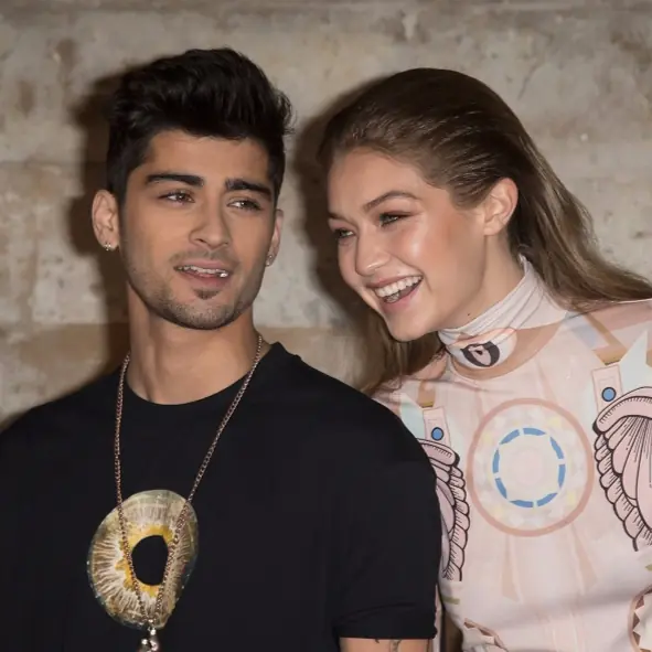 情侶裝一定要一式一樣？來看看 Gigi 和 Zayn 如何利用粉紅色演繹具個人風格的 Couple Outfit！