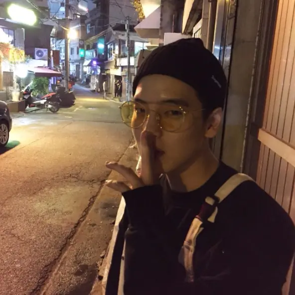 韓國 IG 打卡熱點「潮男主廚咖啡廳」！請問：要美食還是要鮮肉？ 