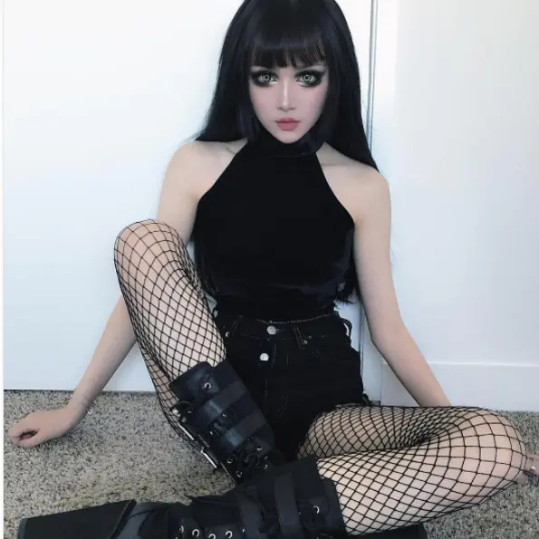 暗黑系女孩的基本穿搭術 ! 從暗黑到前衛的IG達人穿搭術和購物指南