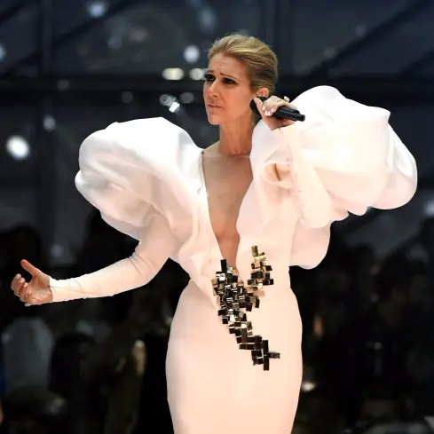 Celine Dion 再現神的領域！重唱《鐵達尼號》經典名曲獲全場拍手致敬長達１分鐘