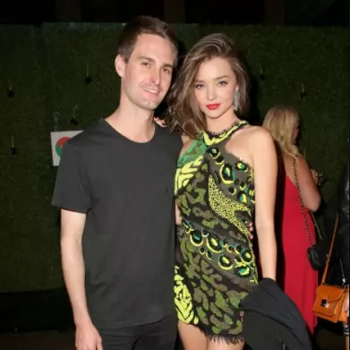 米蘭達寇兒被爆秘密嫁給 Snapchat CEO 男友　夫妻身價高達 50 億美元！