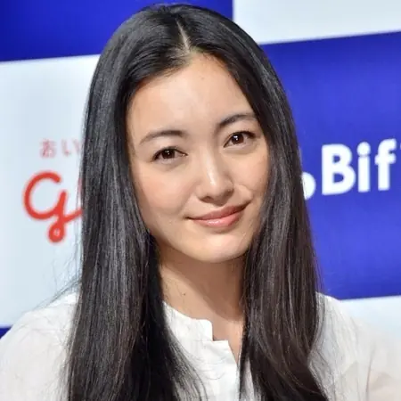 女神都嫁給渣男？仲間由紀惠老公驚爆外遇　結婚 3 年厭倦偷出軌約會小三！