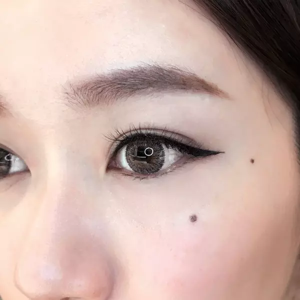 手殘女必學！化妝師教你單束 假睫毛 自然貼法！