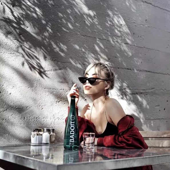 蕾哈娜、哈蒂德姊妹都戴上癮！ 「Adam Selman X Le Specs 聯名墨鏡」今夏再推新品