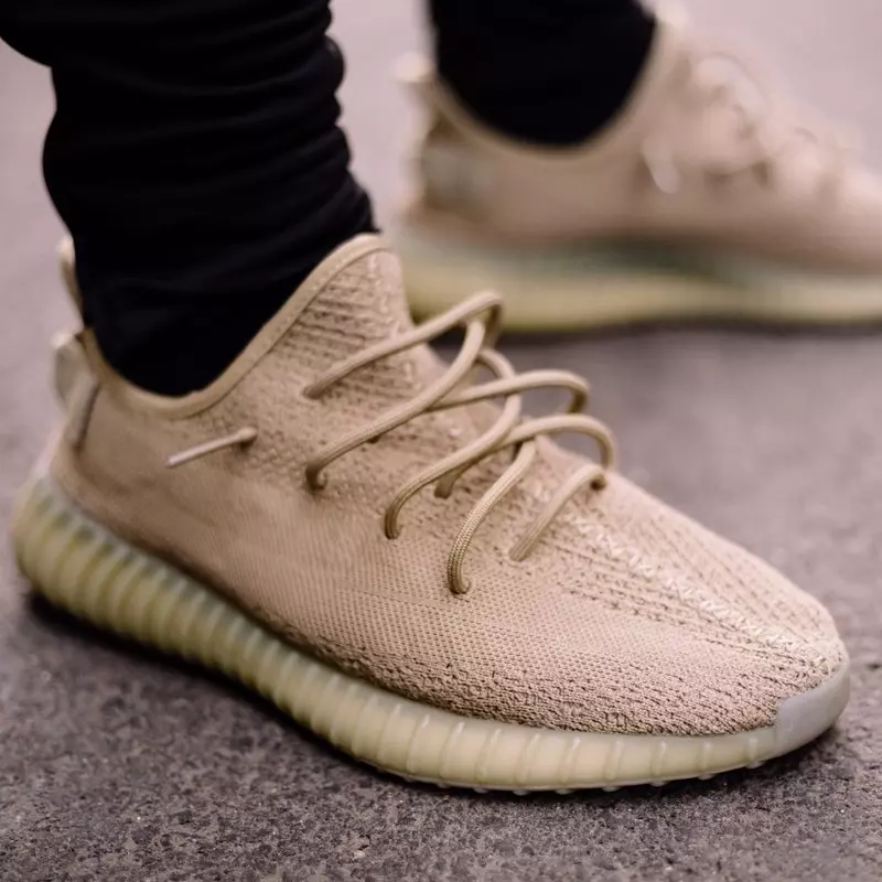 有傳本月將再度上架 adidas Originals YEEZY BOOST 350 V2「Zebra」