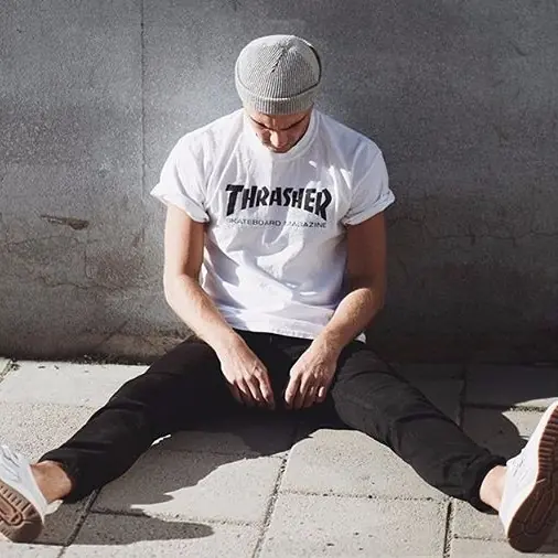 【騷貨到！】Logo、標語夯！今夏這 4 種 T - shirt 款式你不能沒有