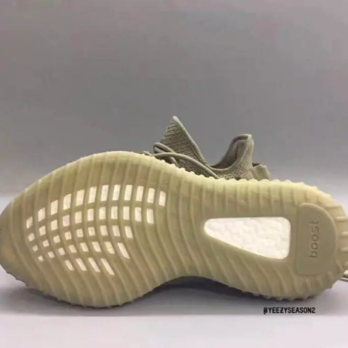 發售在即？！YEEZY BOOST 350 V2「Dark Green」更多實物近賞圖流出！