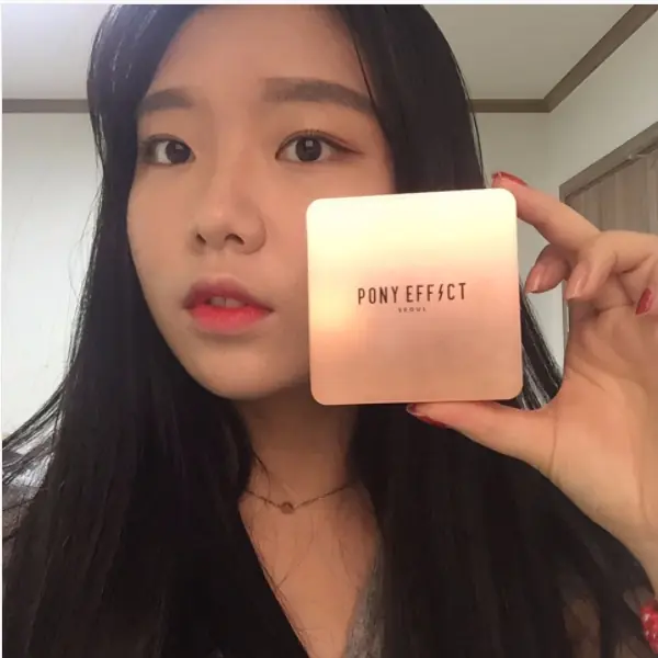  懶得補妝又想有清透底妝？韓妞私藏「PONY EFFECT 持久無瑕氣墊粉餅」兩個願望一次滿足！