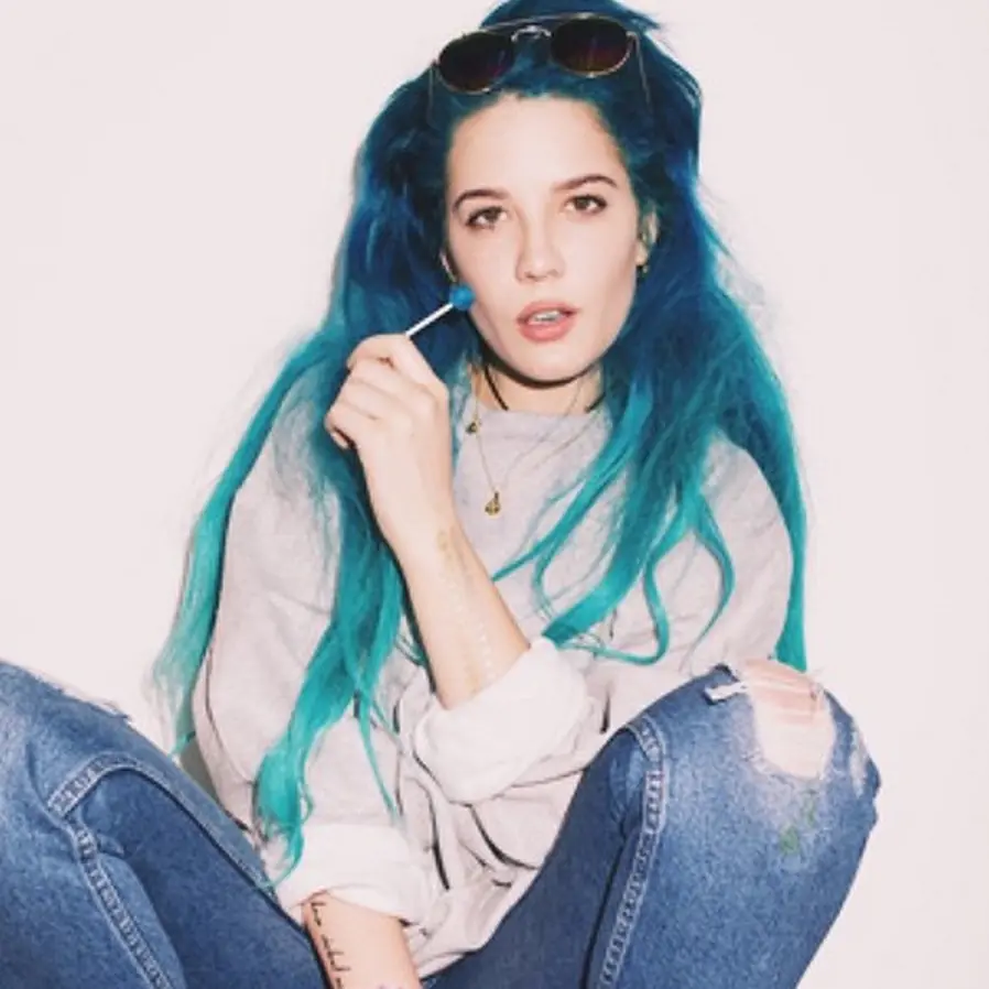公司原想找凱蒂佩芮合唱《Strangers》　Halsey 卻堅持：我要真的女同志歌手！