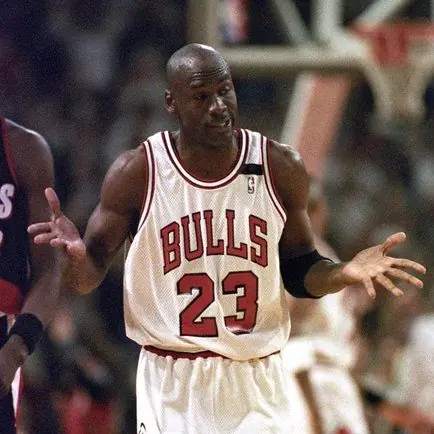 一看哪 12 位 NBA 球星靠他們的簽名球鞋獲利數百萬以上美元