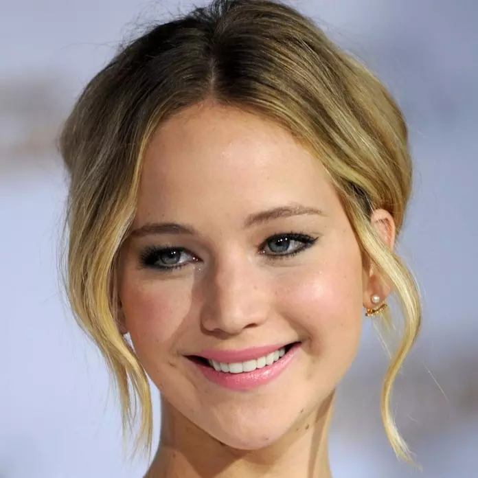 3 萬 1 千尺高空引擎故障！Jennifer Lawrence 私人飛機緊急降落