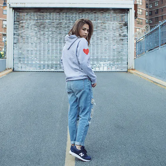 向經典跑鞋致敬：想來個不一樣的盛夏，New Balance 的全新鞋款讓你穿出別樹一格的復古街頭風！