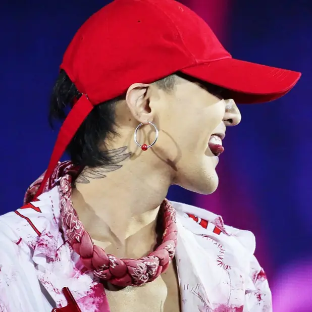 先睹為快！GD《世界巡迴演唱會》造型，香奈兒、 Balenciaga、 指甲油都上身！