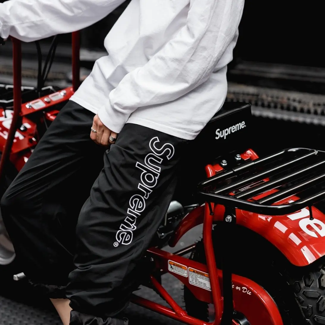 Supreme x Coleman 聯名迷你摩托車於本周迎來官方發售