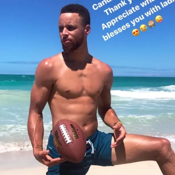 勇士一哥 Steph Curry 奪總冠軍後悠閒渡假　海灘大秀勻稱肌肉身材！