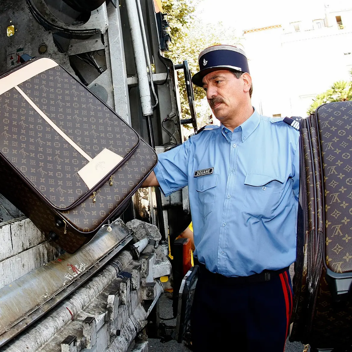 打假成功！ Louis Vuitton 將銷毀 Amazon 上價值 $6,000 萬美元假貨