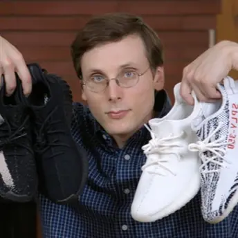 Brad Hall 對比歷代 YEEZY BOOST 350 V2 配色穿著舒適度