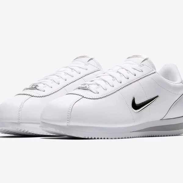 還在尋找一雙百搭的波鞋？Nike Cortez Jewel 推出全新配色，絕對是屬於簡約控的款式！