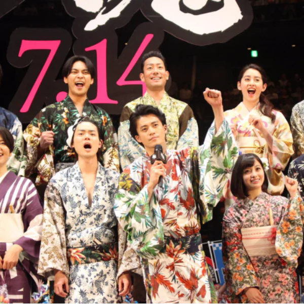 《銀魂》真人版電影日本首映　小栗旬浴衣登場擋不住的帥氣！