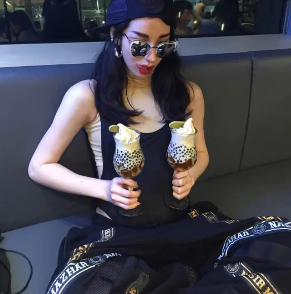 〔壞時髦〕還在穿窄管運動褲？台灣最潮街頭女王Stars Xu親自示範「古著運動褲」夠寬才夠辣！