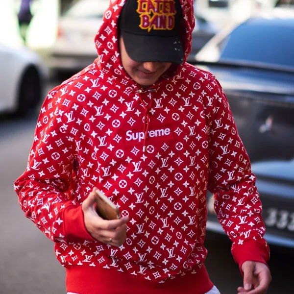 Supreme x Louis Vuitton 聯乘 Box Logo 衛衣最高已炒至 $25,000 美元
