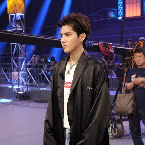 吳亦凡率先曬Supreme X LV 全系列