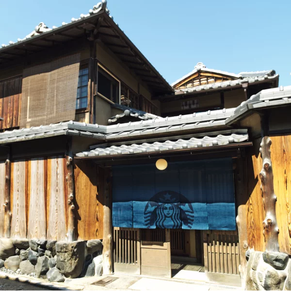 京都新景點！世界首家「榻榻米」星巴克開店　典雅日式裝潢必打卡！