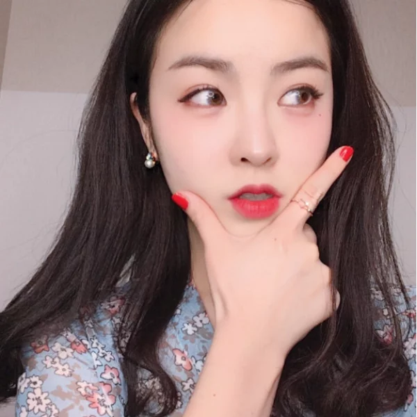 〔BloodyStyle〕還在頂著大濃妝啊？超簡單 6 步畫出「超騙血色妝」 網友：妹妹害羞嗎？