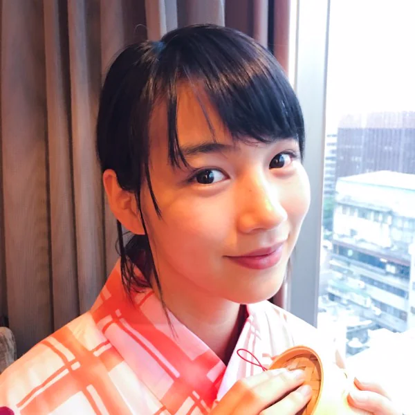 天生麗質！「小海女」能年玲奈皮膚透白到發亮　穿浴衣開心與台北街景合照！