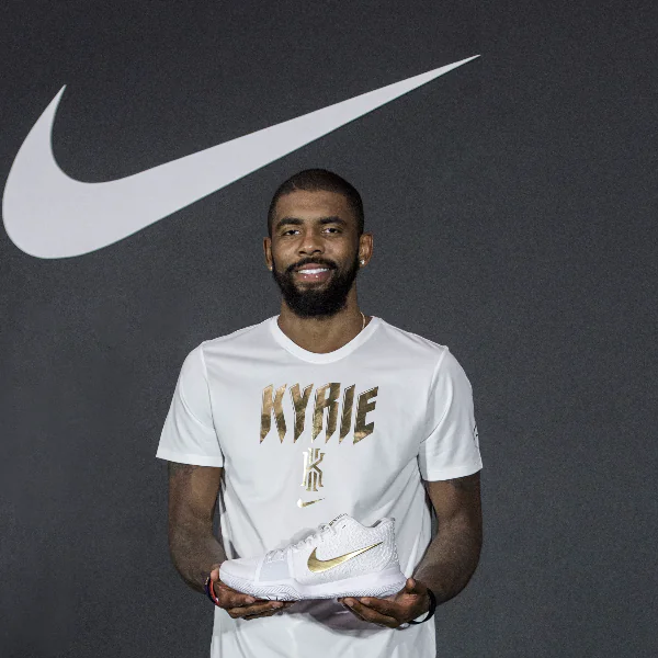 Kyrie Irving 臺北籃球之旅第二天！以「這個我來」的精神為瓊斯盃選手鼓勵