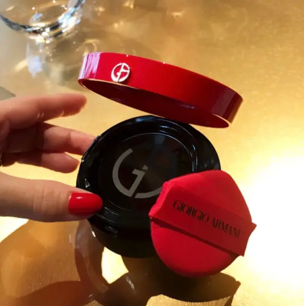 Giorgio Armani 最新日韓發布「補妝超威氣墊粉餅」！台灣發布「月份」悄悄釋出？