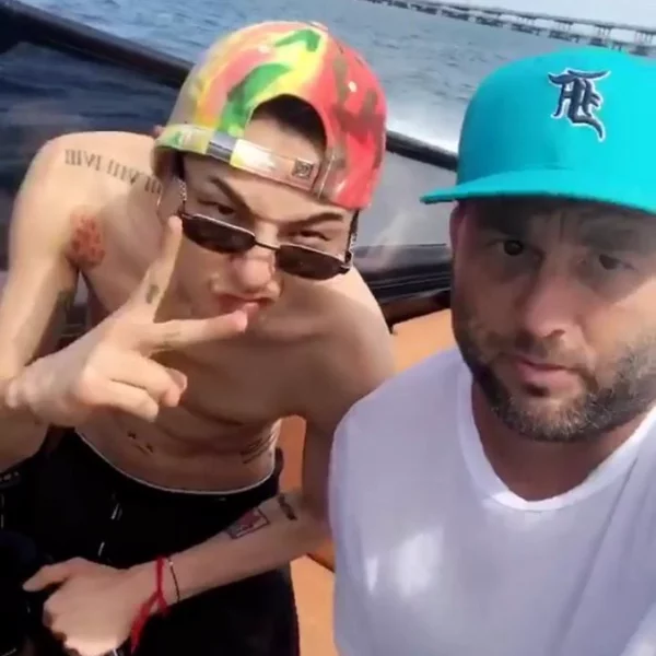 G-Dragon 美國坐遊艇逍遙渡假　打赤膊身材真的瘦到像排骨！
