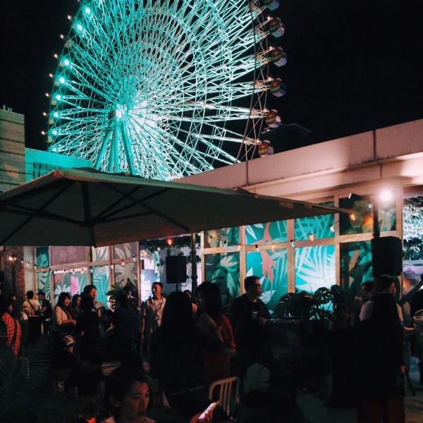 摩天輪美景就在身旁！金色三麥打造全新 Skybar 綠意戶外空間