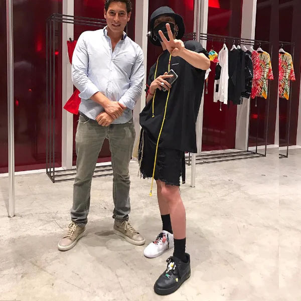 「不對稱球鞋」風潮吹起？GD、布魯克林都這樣穿！